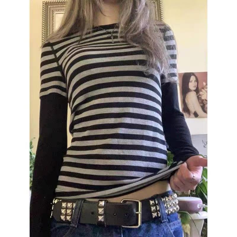 Winter Clothing Aesthetic - Vintage Newspaper Print Long Sleeve T